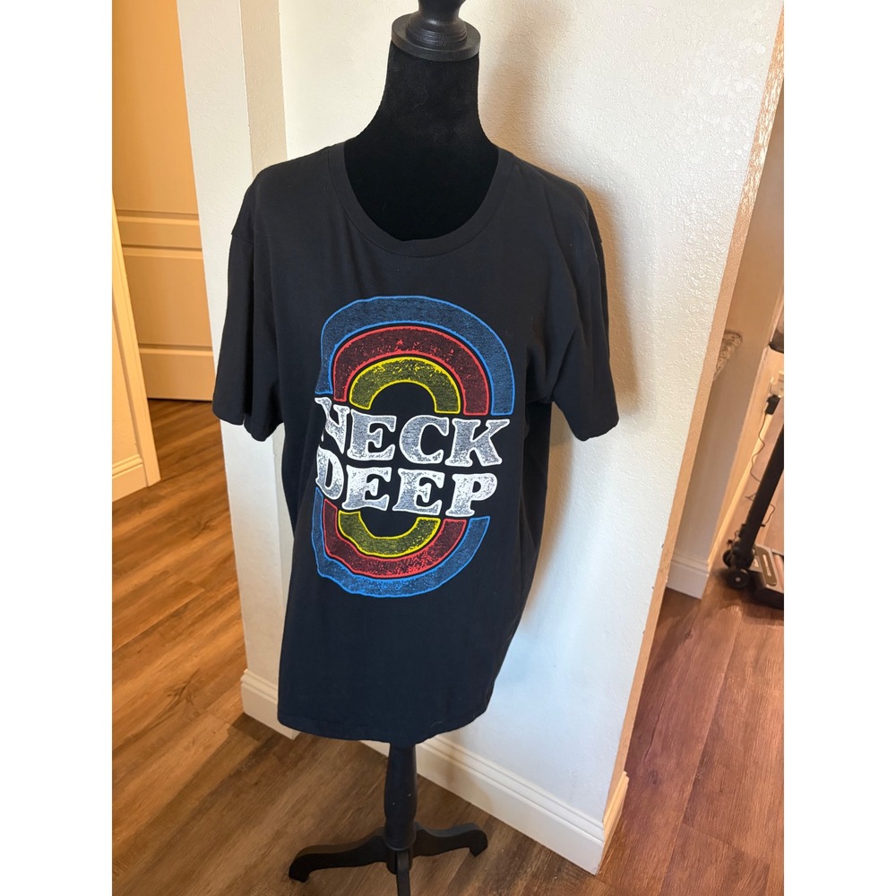 Neck Deep Band T-Shirt Black Graphic Print Short Sleeve Crew Neck Pop Punk Tee - Picture 1 of 4